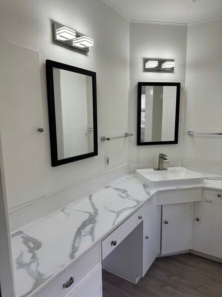 Building Photo - 3914 Ella Blvd