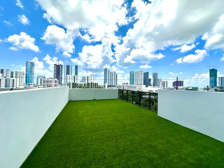 Primary Photo - 1936 NW 2nd Ct