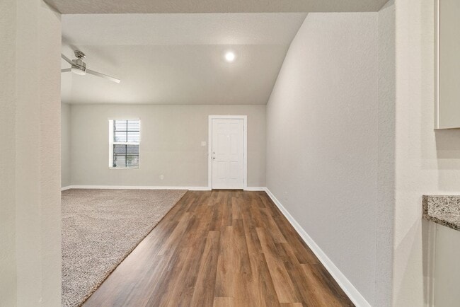 Building Photo - 3 Bedroom/2 Bath Escalera Subdivision