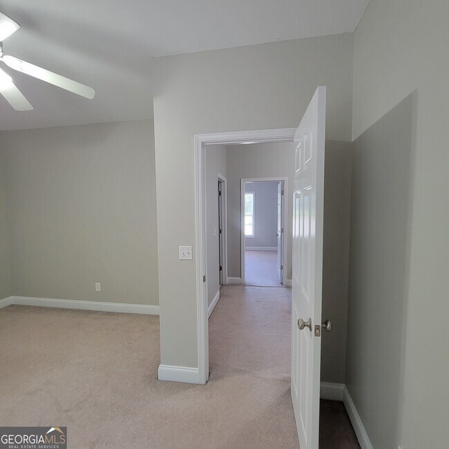 Building Photo - 114 Lakeview Estates Dr