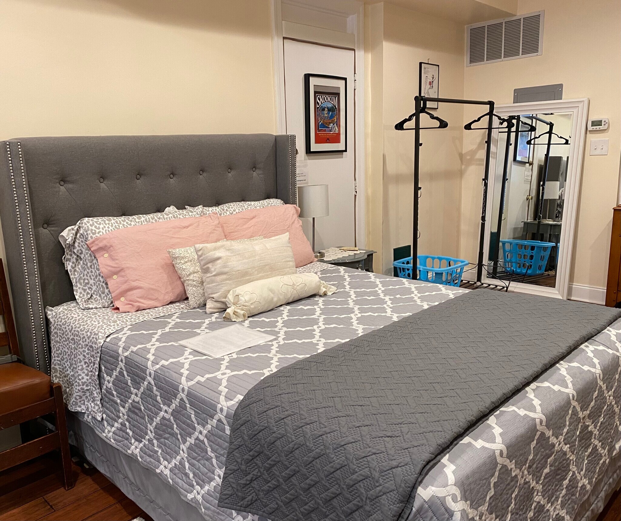 Building Photo - 43 W Maplewood Mall