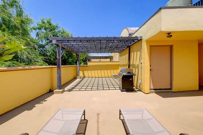 Building Photo - 4128 Whitsett Ave