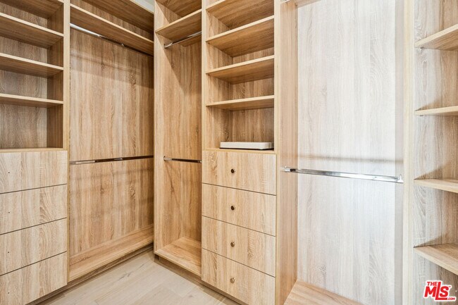 Building Photo - 265 Westlake Blvd