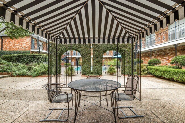 Building Photo - BEAUTIFUL ALAMO HEIGHTS CONDOMINIUM AT THE GEORGIAN