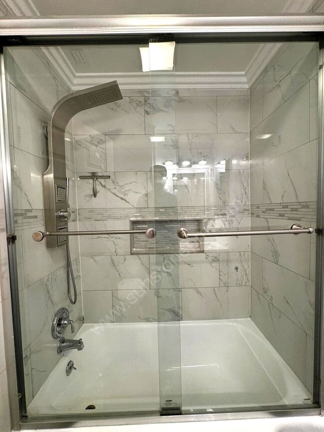Building Photo - Newly Renovated 2 Bed, 1 Bath Home with Ap...