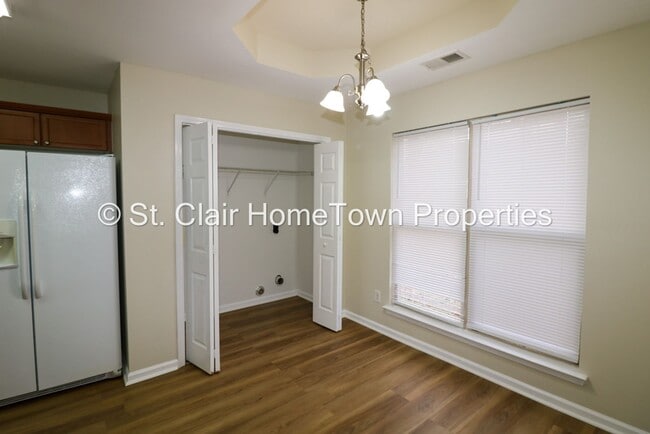 Building Photo - Family Home in Fox Hollow