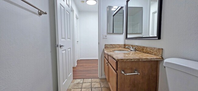 Building Photo - 508 Woodside Oaks