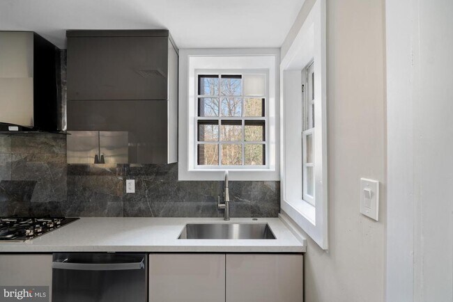 Building Photo - 415 City Ave