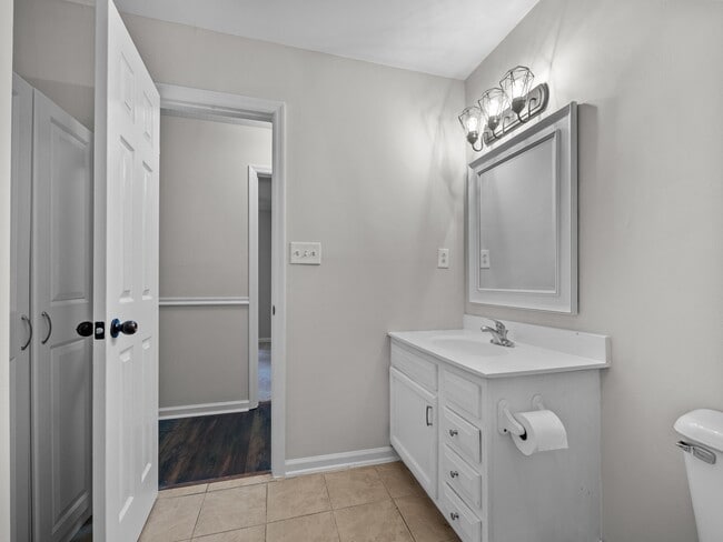 Building Photo - 1212 Gerald Dr