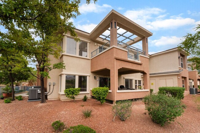 Building Photo - Beautiful, upgraded 2 story townhouse unit...