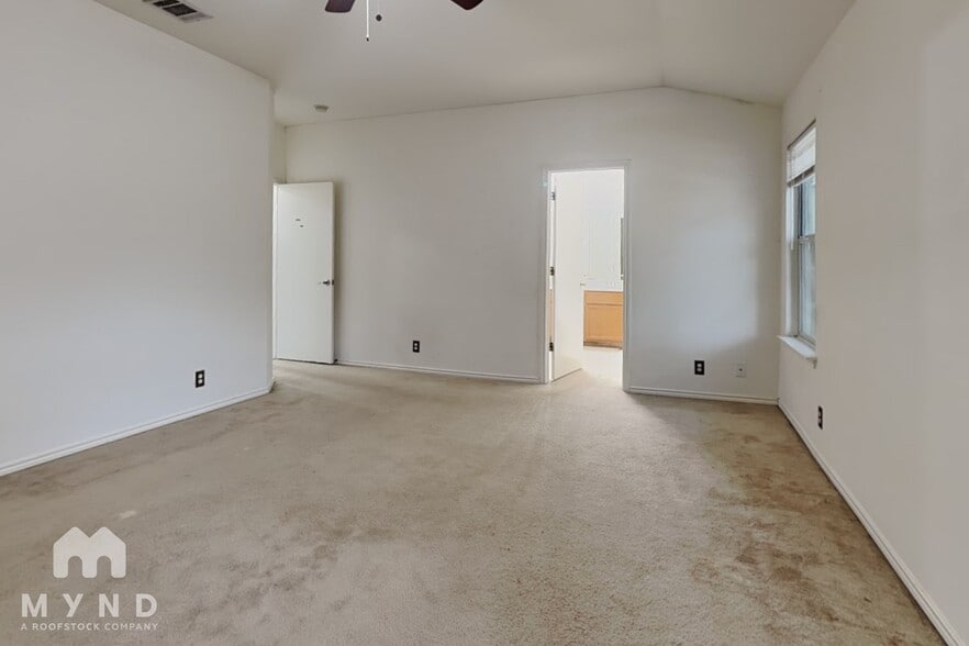 Building Photo - 4611 Echo Lake Dr