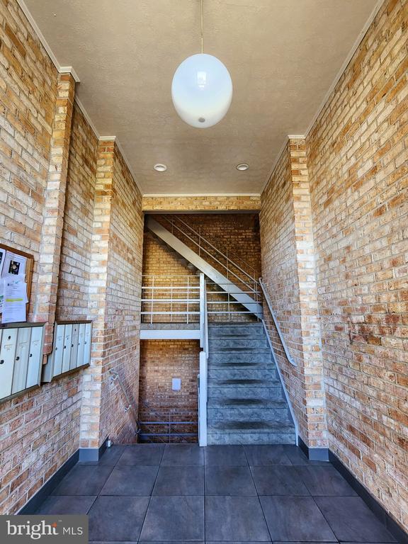 Building Photo - 11915 Parklawn Dr