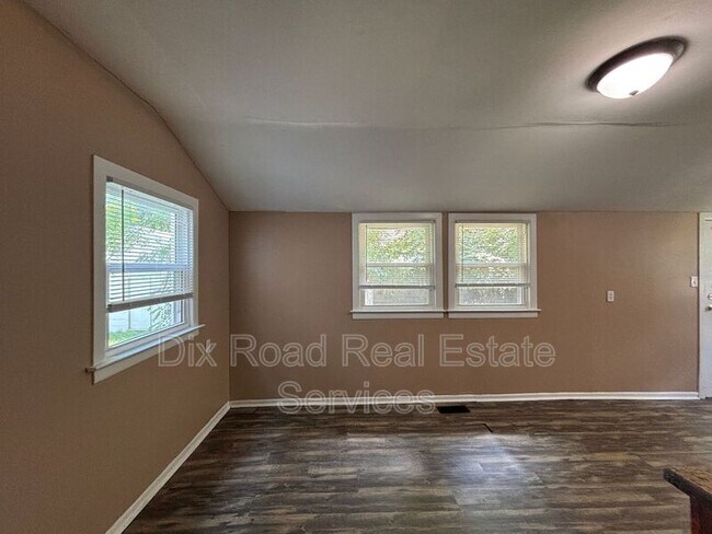 Building Photo - 112 Heaton Ave