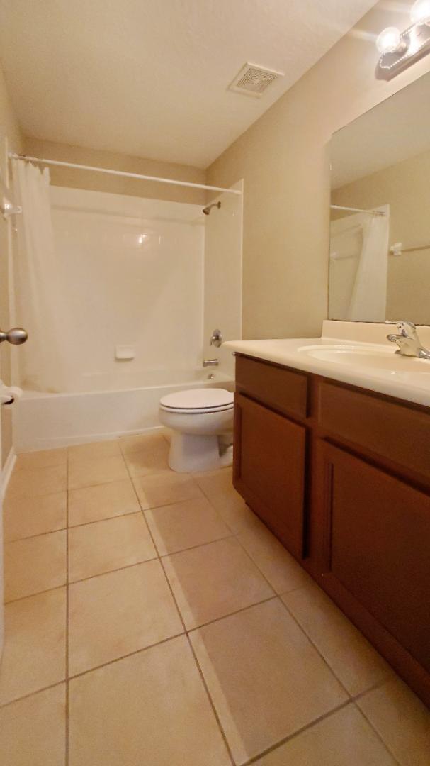 Building Photo - 3885 Buckthorne Dr