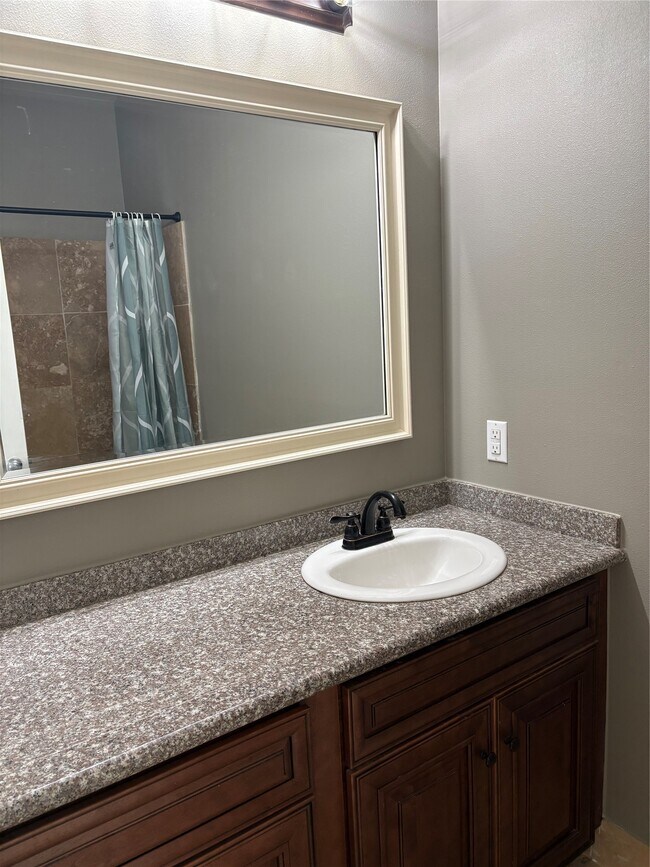 Building Photo - 307 Covecrest Dr