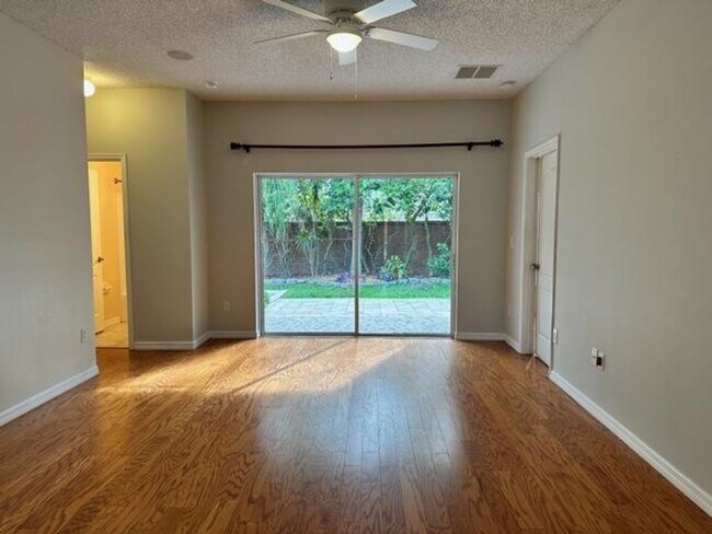 Building Photo - Nice 4/2 Single Family Home in East Orlando
