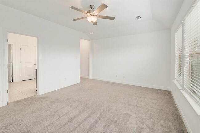 Building Photo - 113 King Thistle Ct