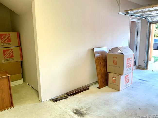 Building Photo - 2900 S Lakeline Blvd