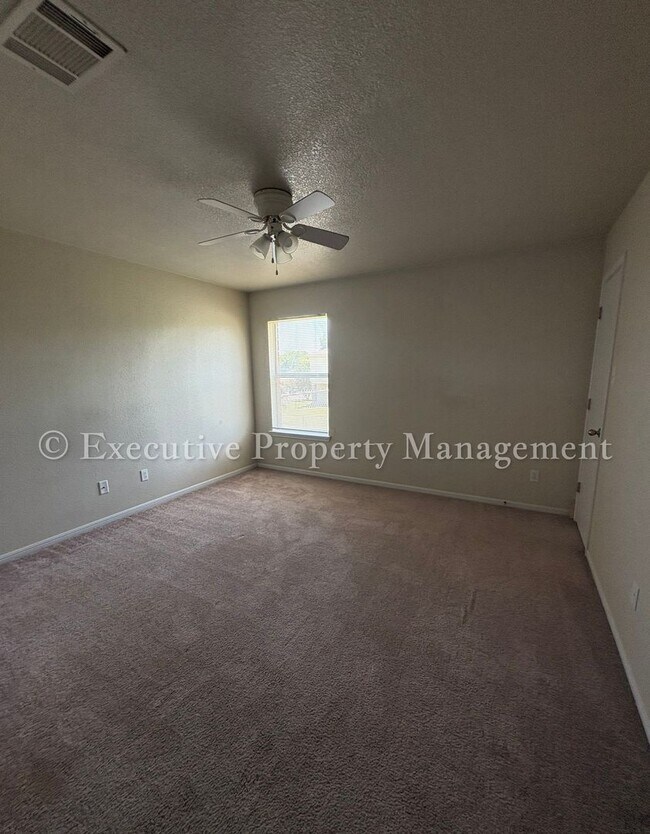 Building Photo - 208 Janelle Dr