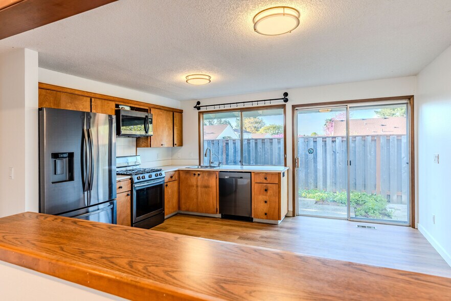 Building Photo - 14225 SW Rocklynn Pl