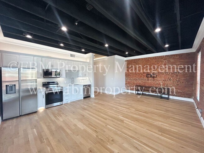 Building Photo - 111 W Ennis Ave