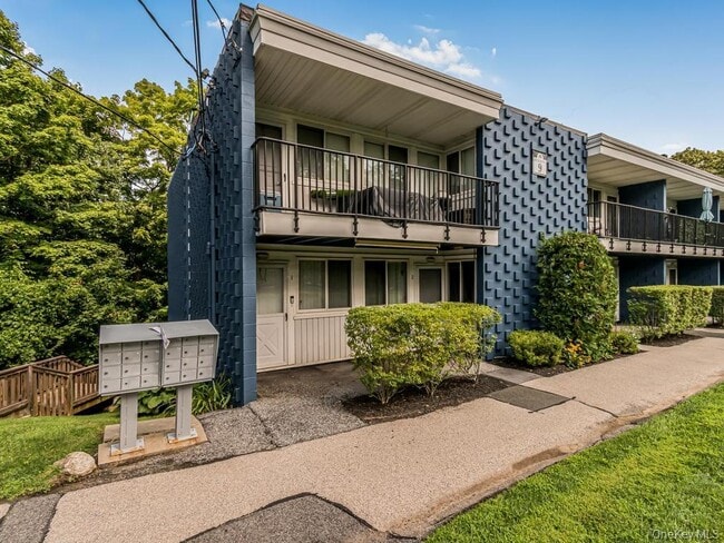 Building Photo - 9 Wyndover Woods Ln