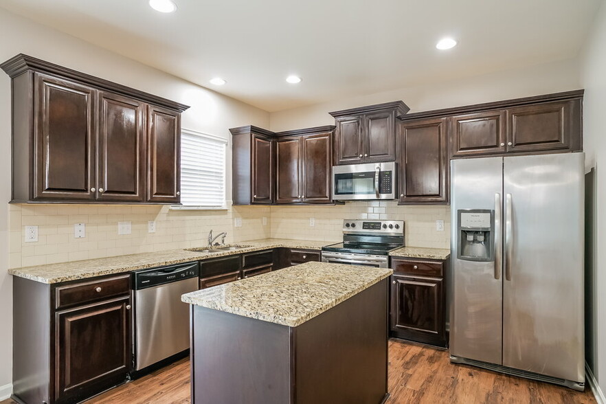 Building Photo - 117 Preakness Farm Dr