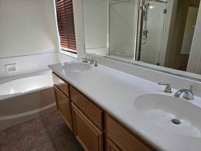 Building Photo - 45705-45705 Coldbrook Ln