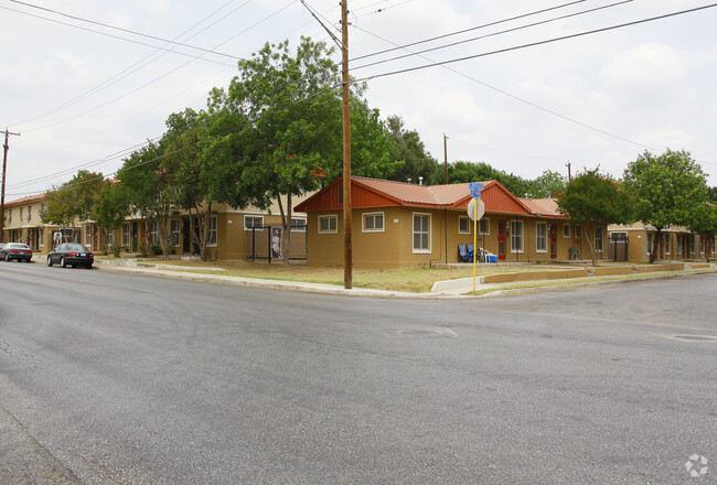 Primary Photo - Alazan Apache Courts