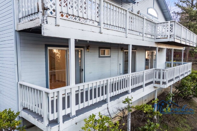 Building Photo - 525 Ashland Loop Rd