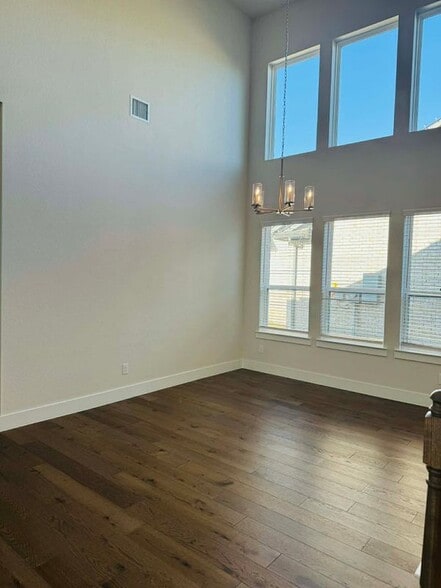 Building Photo - 6506 Vivian Ln