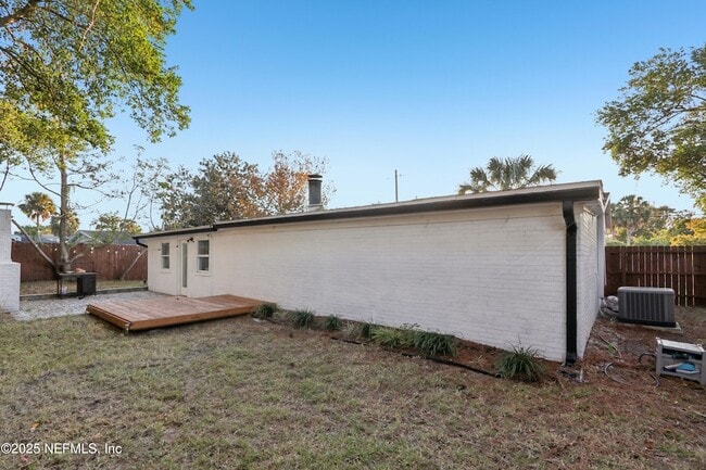 Building Photo - 409 Sailfish Dr E