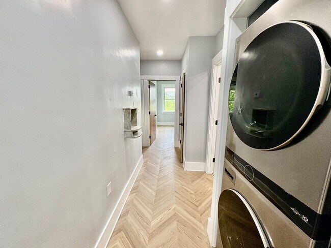 Building Photo - 5616 Phillips Ave