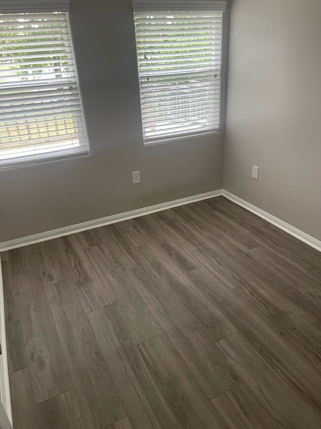 Building Photo - 1572 E Pine Lake Cir