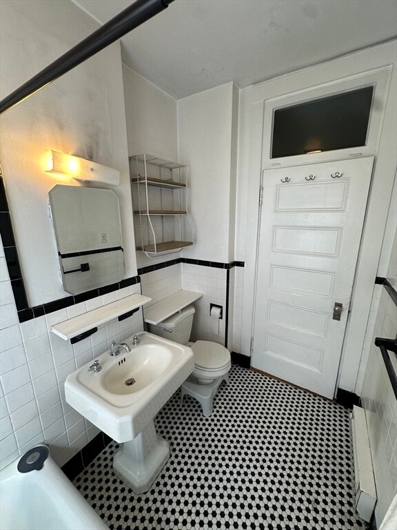 Building Photo - 857 Beacon St