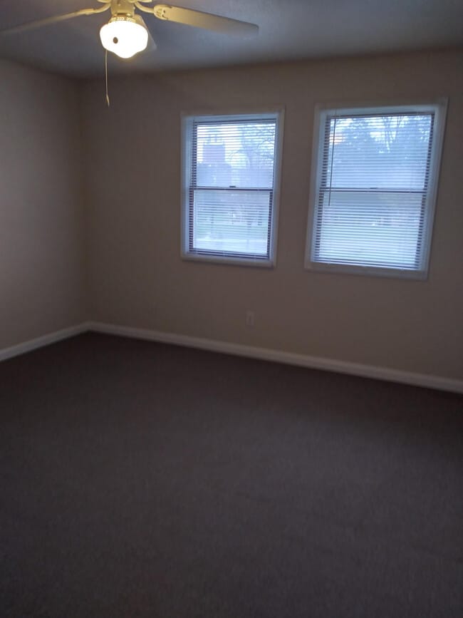 Building Photo - 711 S Poplar St