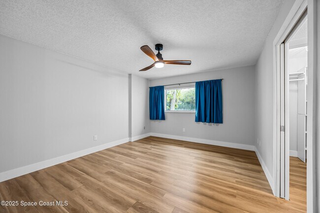 Building Photo - 500 Summerset Ct