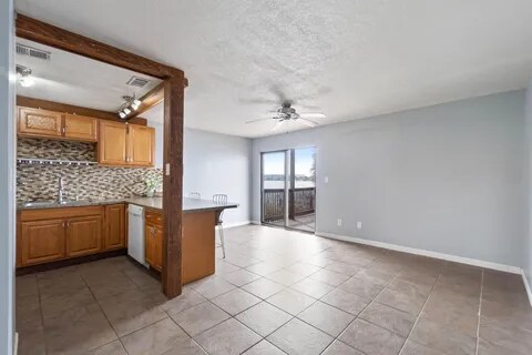 Building Photo - 308 Miracle Strip Pkwy SW