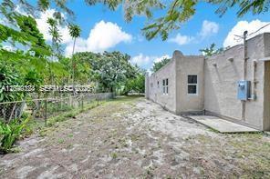 Building Photo - 1301 Sharar Ave
