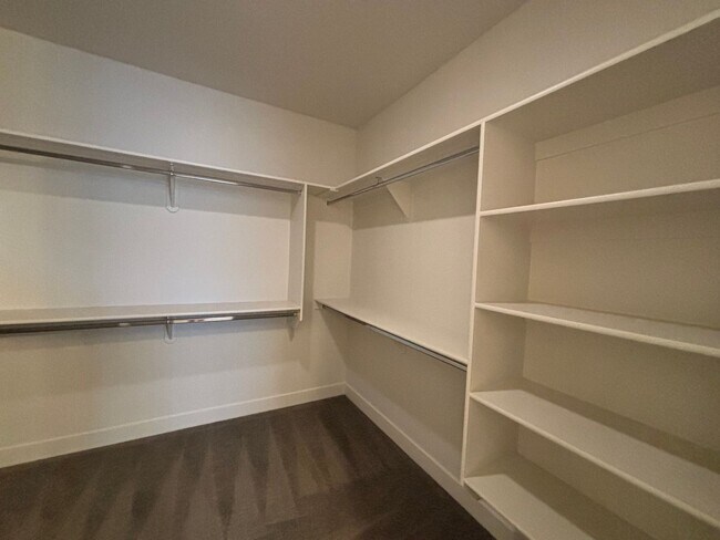 Building Photo - SPACIOUS SINGLE LEVEL HOME IN WASHINGTON F...