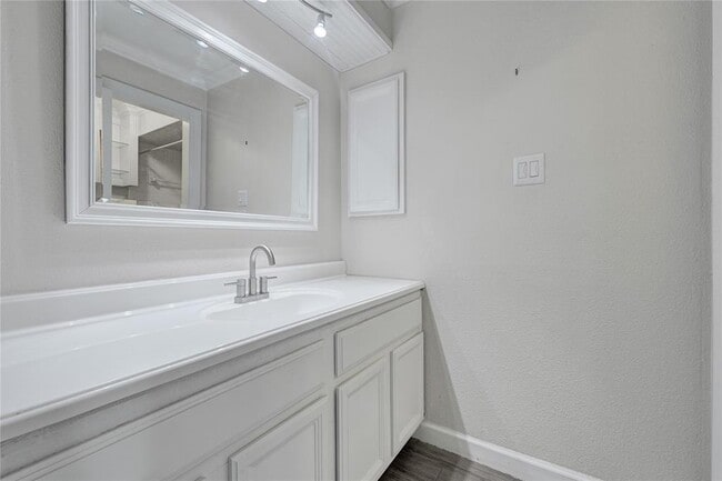 Building Photo - 15611 Rolling Timbers Dr