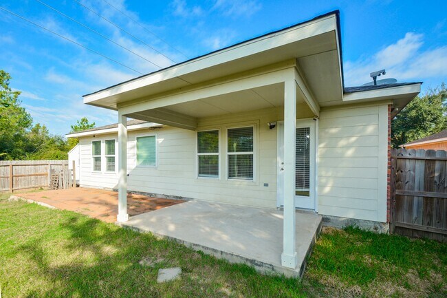 Building Photo - 21811 Black Mountain Way