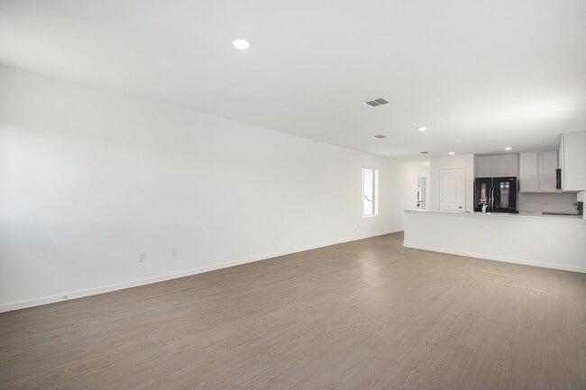 Building Photo - 911 Sandhill Crane Ln