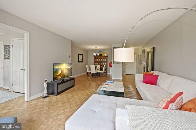 Building Photo - 1077 30th St NW