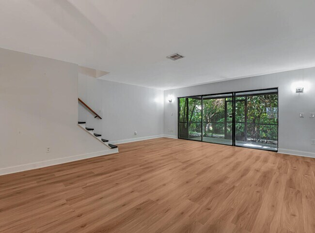 Building Photo - 2108 NE 44th St