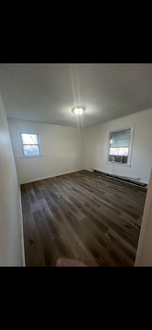 Building Photo - 699 Perry Dr