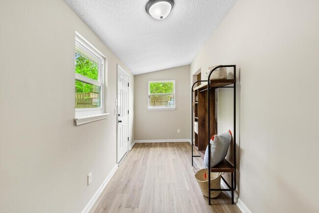 Building Photo - 3445 Eve Dr E