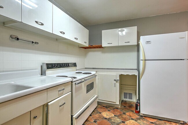 Building Photo - 14 22nd St