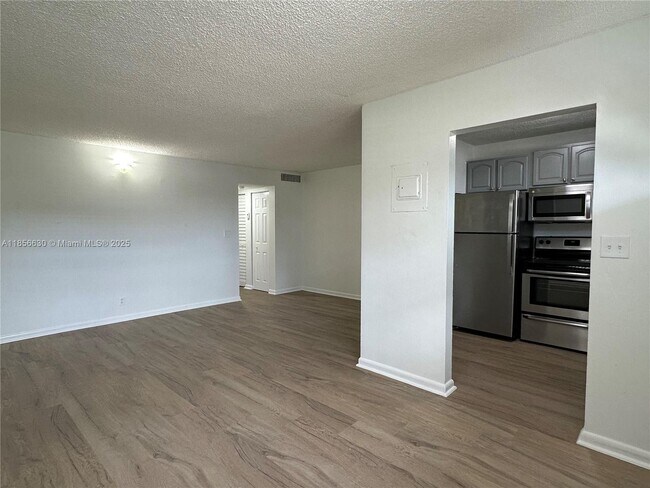 Building Photo - 5661 SW 36th Ct