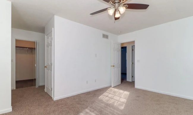 Building Photo - Spacious & Stylish 4-Bed, 4-Bath Townhome in Desirable North Normal